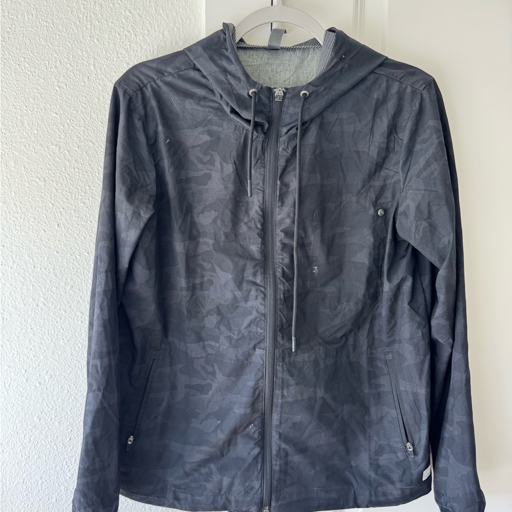 Vuori Women's Black Camo Hooded Windbreaker